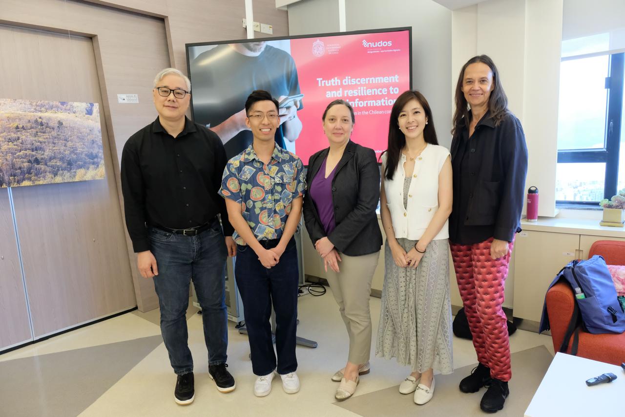 Profesora Ingrid Bachmann (tercera de izquierda a derecha) en la Chinese University of Hong Kong.